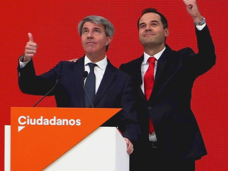 Ángel Garrido e Ignacio Aguado durante la presentación del 'fichaje'.