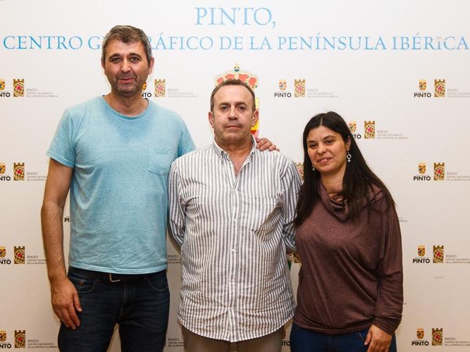 Los concejales Ángel Suazo y Tania Espada con el representante de ARAP.