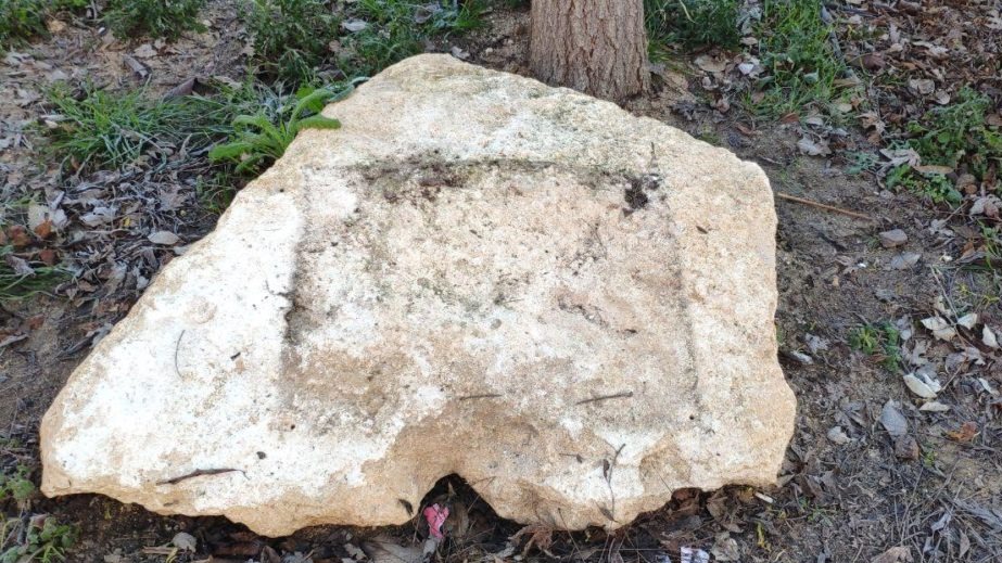 Monumento sin la placa.