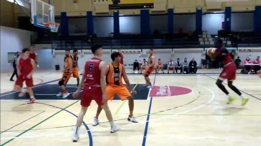 Imagen del encuentro entre Torrelodones y Pintobasket.