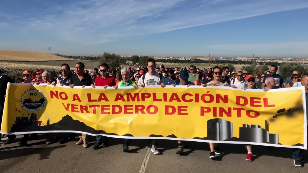 Cabecera de la manifestación contra la ampliación del vertedero.