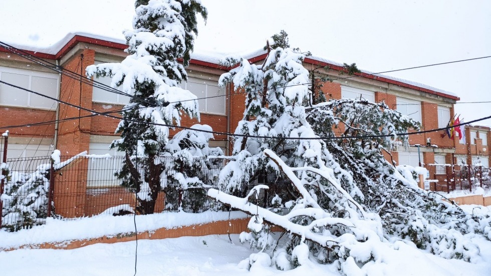 Efectos de la nevada en el CEIP Ventura Rodríguez.
