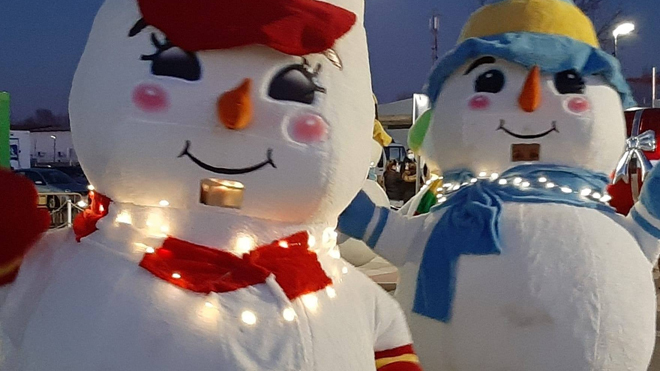 Muñecos de nieve en la Cabalgata de Reyes 2021.