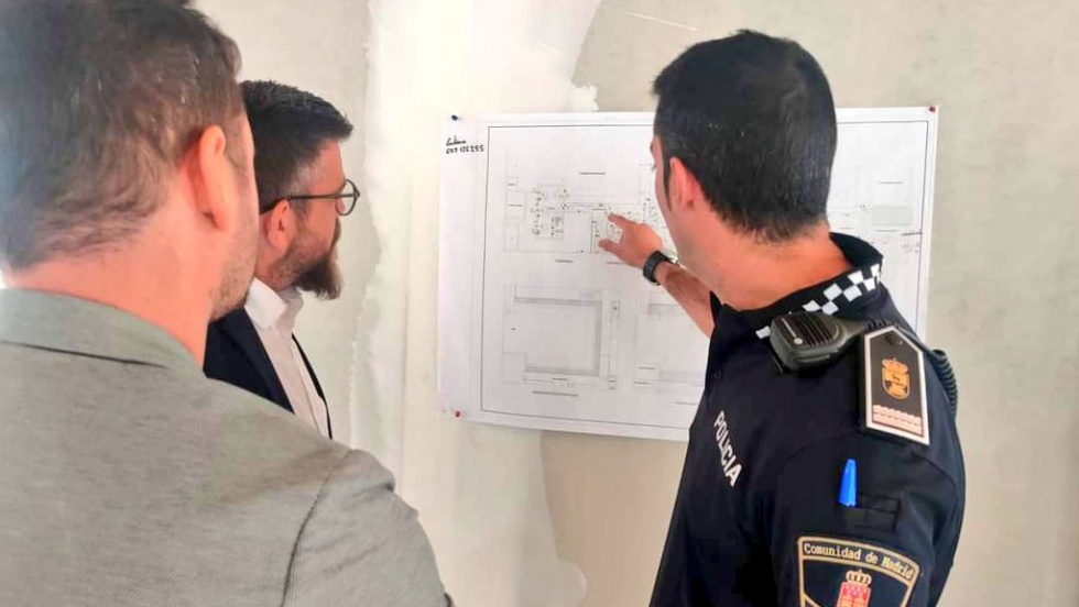 Visita del alcalde y del concejal de Seguridad a las obras en octubre.