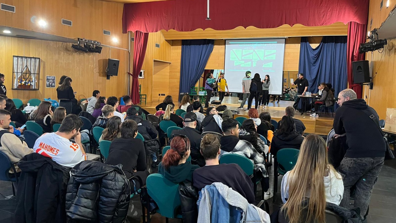 Una de las batallas de freestyle organizadas por la Asociación Ojalá.