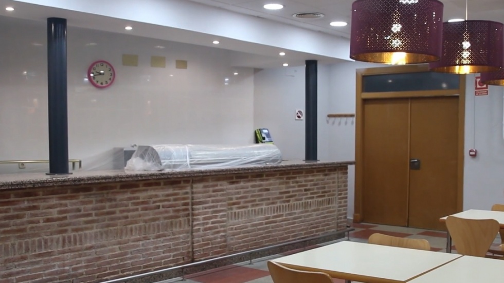 La barra de cafetería, el día de reapertura del centro.