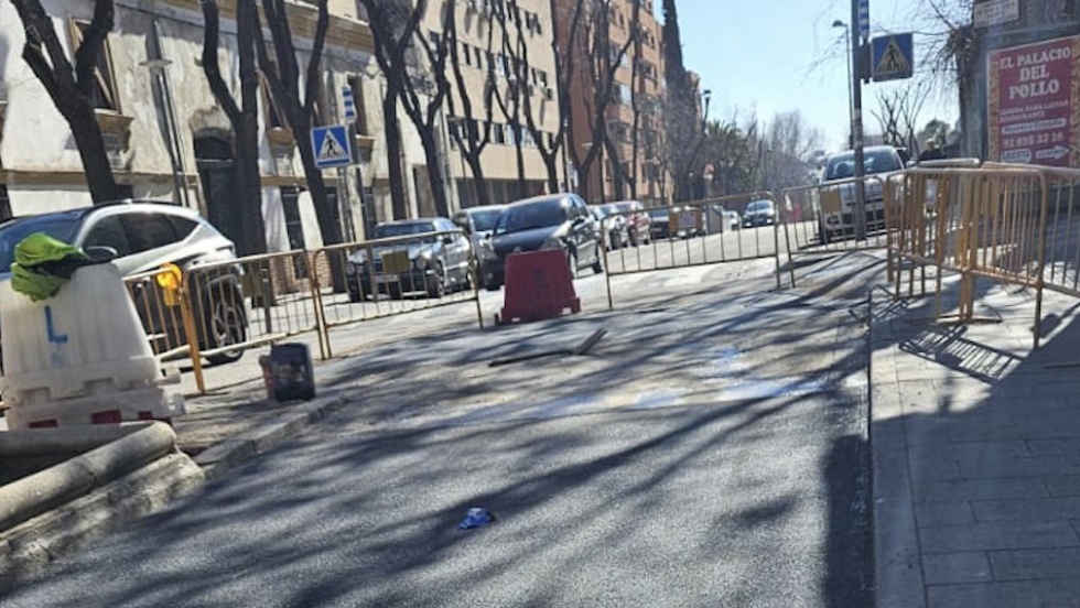 El estado actual de la avenida de Andalucía, donde los operarios ultiman las obras.