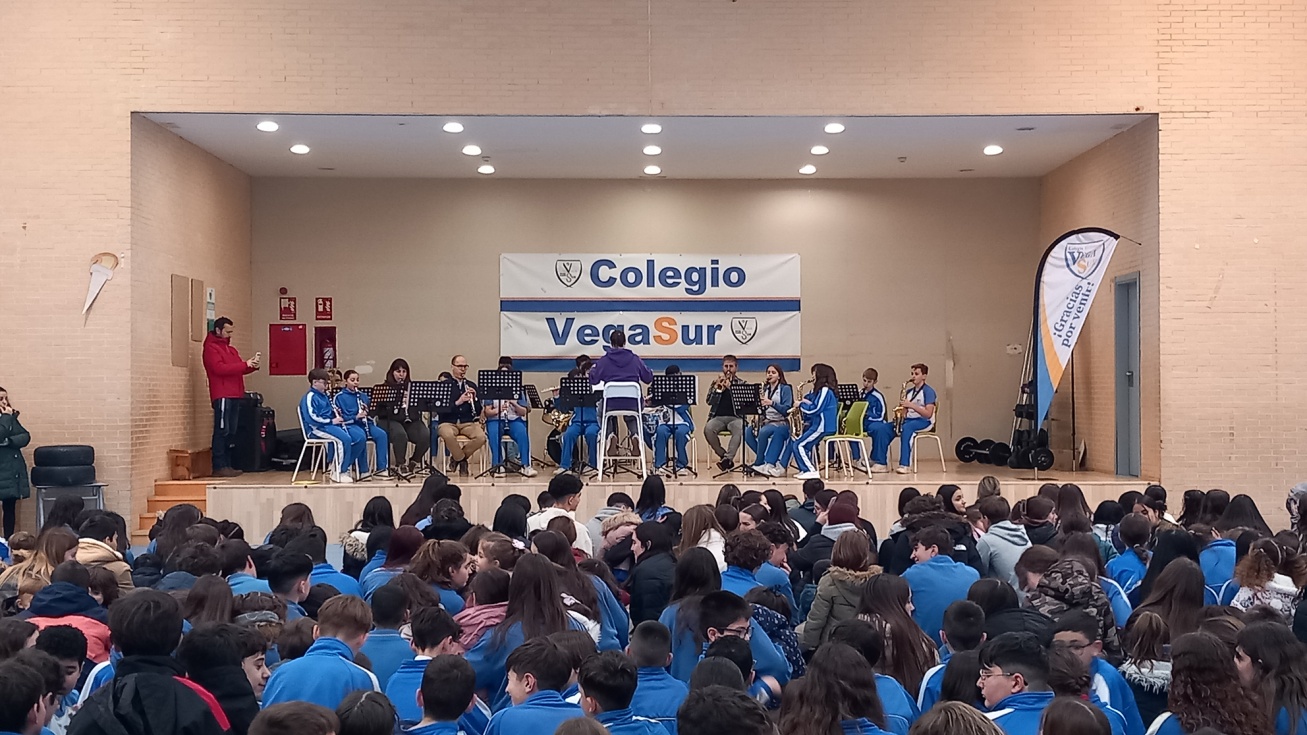 La banda de la Escuela de Música del Vegasur en su concierto por el Día de la Paz.