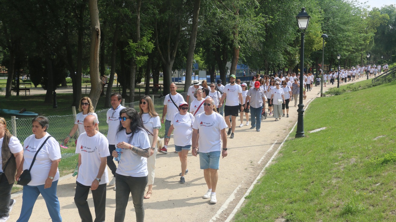 Participantes de 'Un paseo por la esclerosis', la caminata solidaria organizada por la ADEMV.