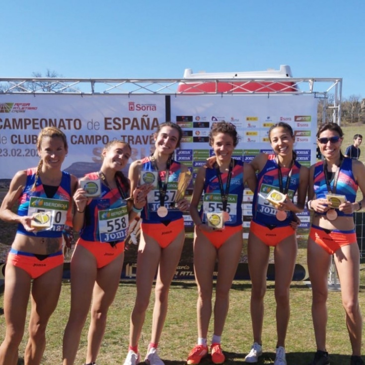 Equipo femenino del Club Running Pinto.