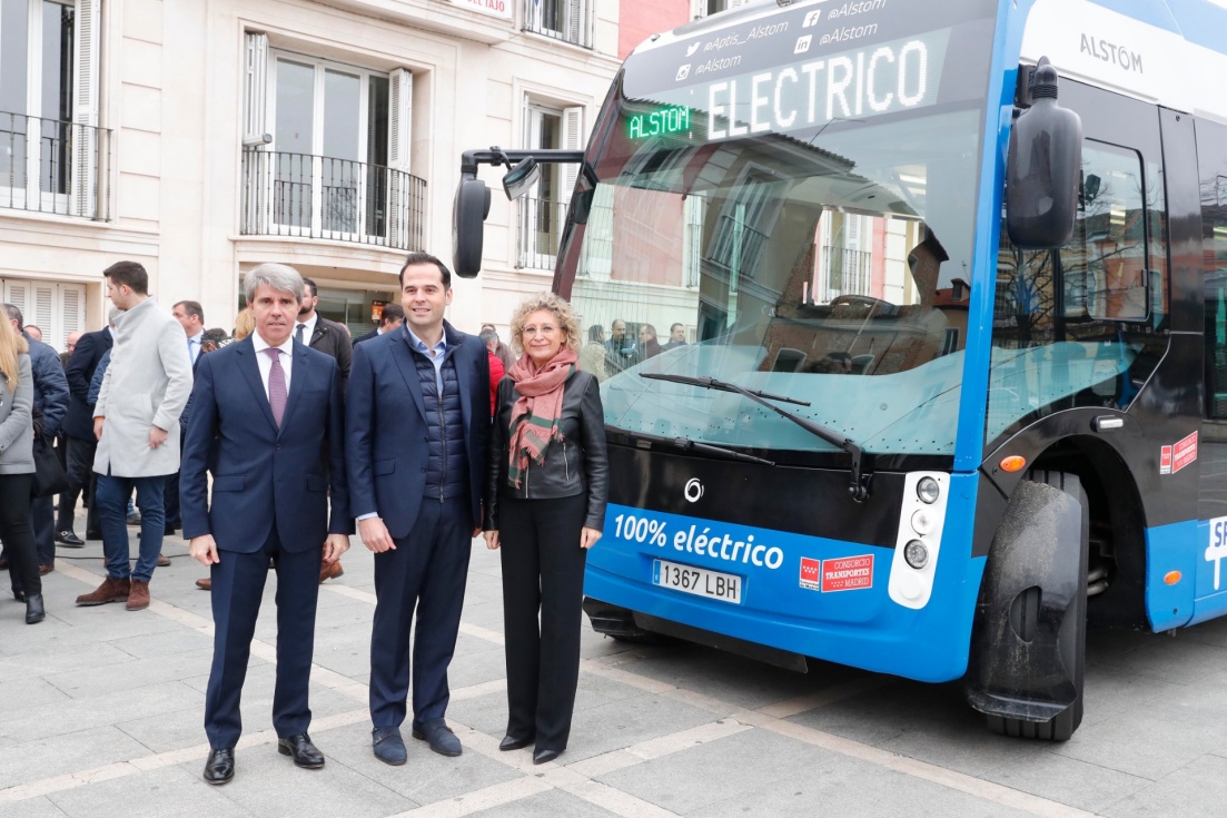De izq a drch: Ángel Garrido, consejero de Transportes; Ignacio Aguado, vicepresidente de la Comunidad de Madrid; y María José Martínez de la Fuente, alcaldesa de Aranjuez.
