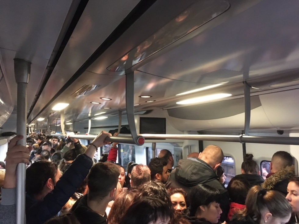 Situación de uno de los trenes de Cercanías | Imagen: @ev_mrtnez