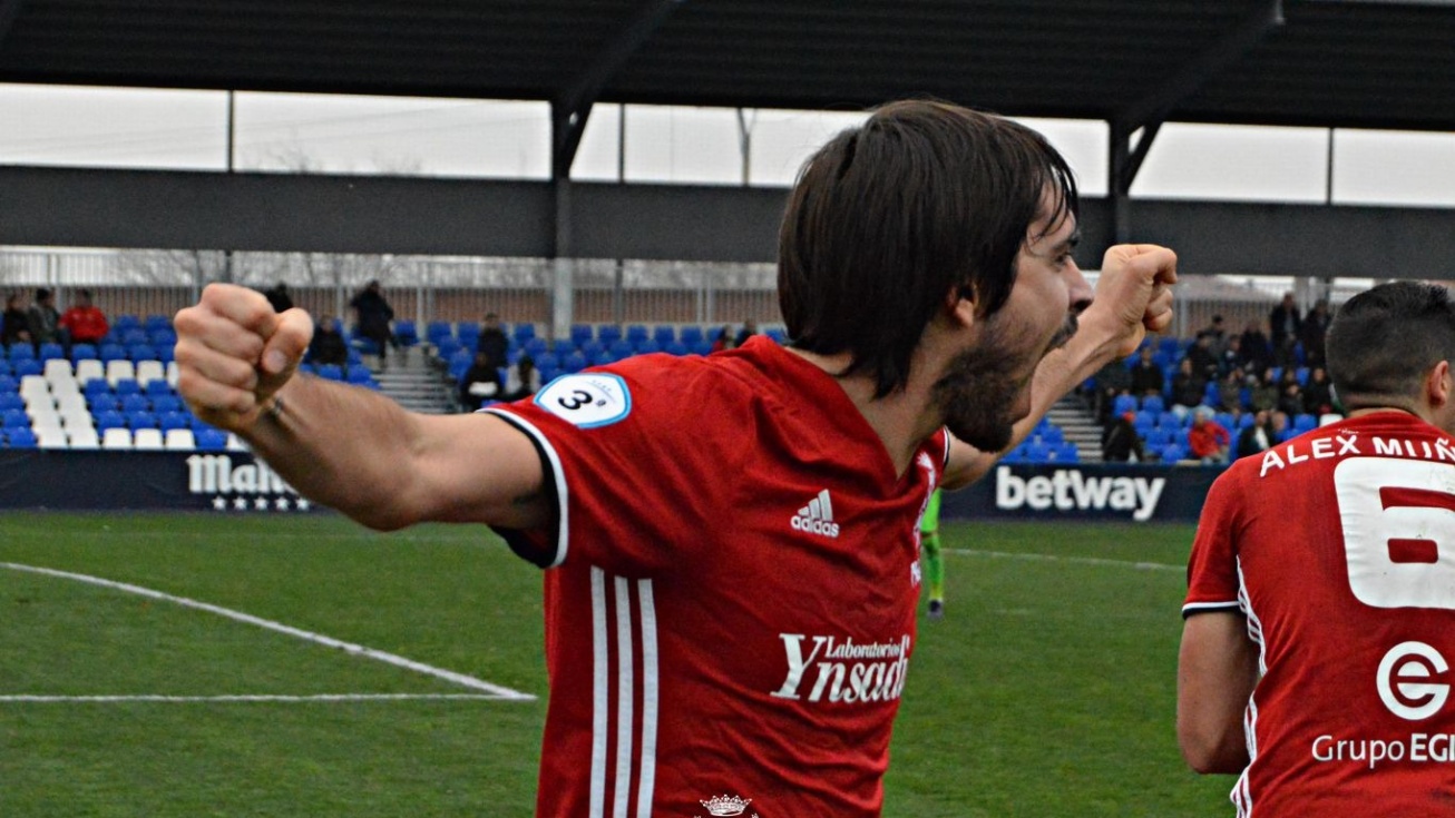 Álex Fernández celebrando el gol del empate.