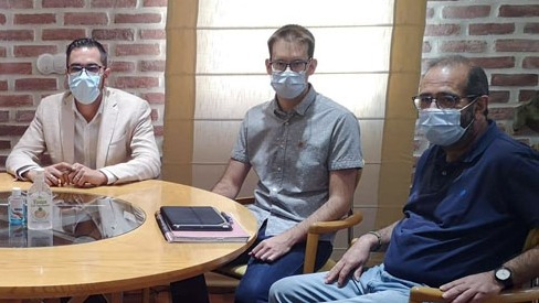 El alcalde Diego Ortiz (PSOE) y los portavoces Isaac López (Podemos) y Rafael Sánchez (Unidas Pinto).
