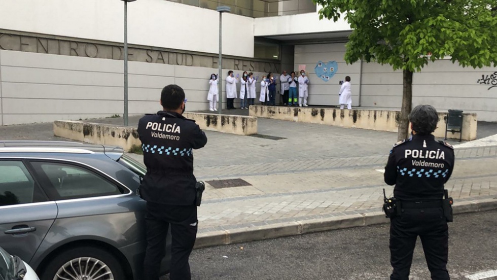 La Policía Local de Valdemoro durante uno de los aplausos sanitarios.