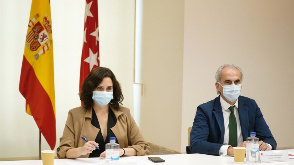 Ayuso junto a Ruiz Escudero, presidenta y consejero de Sanidad de la Comunidad de Madrid|Foto: Comunidad de Madrid