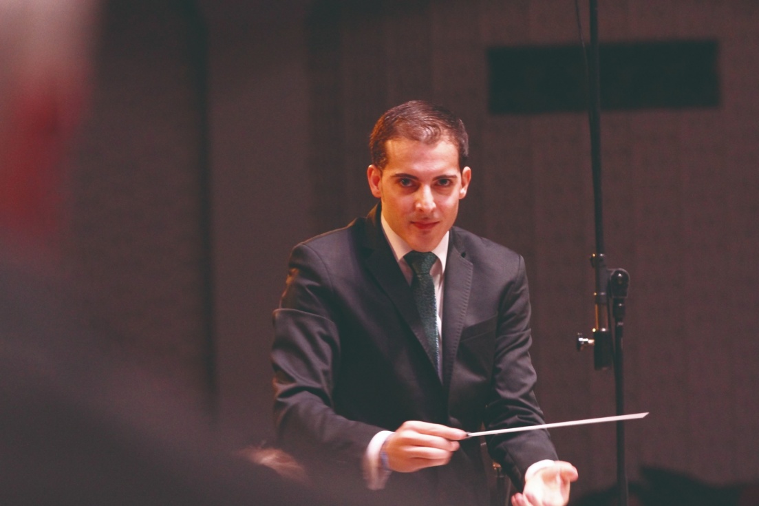 Santiago Díaz haciendo las veces de director.