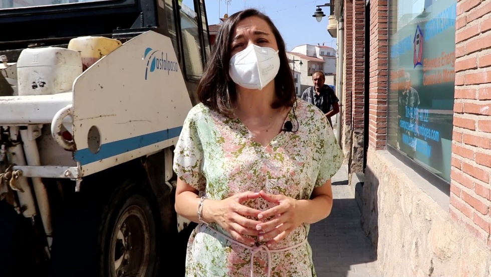 La alcaldesa de Ciempozuelos, Raquel Jimeno, visita las obras de saneamiento de la avenida del Consuelo.