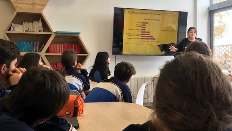 Estudiantes del colegio Novelis.