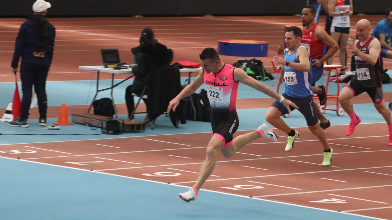 Jonathan Orozco, cruzando la meta de la final de 60 metros lisos.