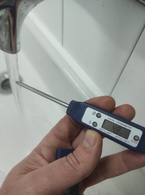 Temperatura del agua en el pabellón | Img: Víctor Alonso.