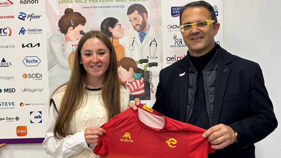 Andrea Miguélez junto al presidente de FEDER.