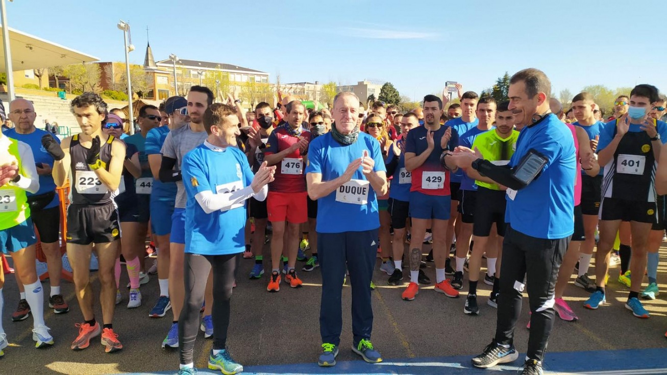 El Capitán Duque en la salida de la carrera solidaria de 2022.