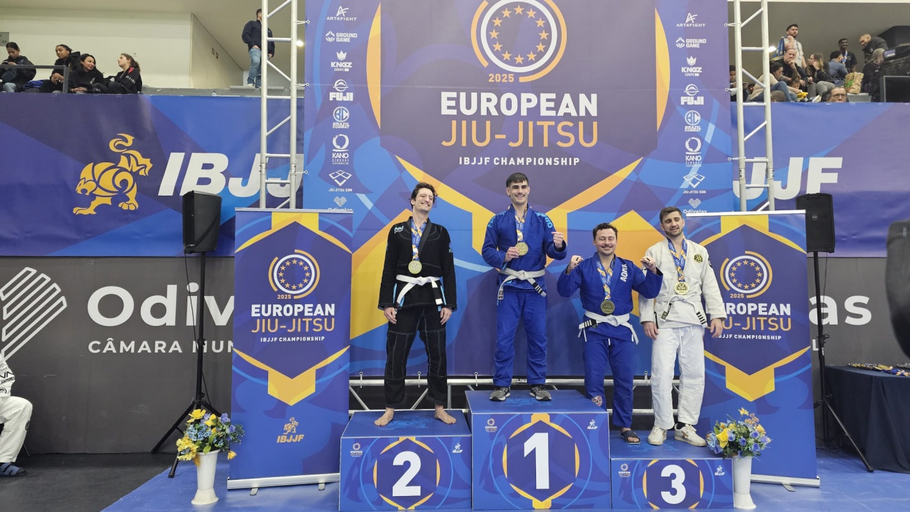 Álvaro en el primer escalón del podio del Campeonato de Europa de la IBJJF.