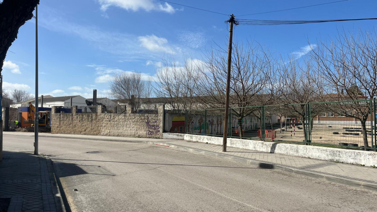 Denuncian la construcción de una gasolinera pegada al Colegio Cristo de la Salud de Valdemoro