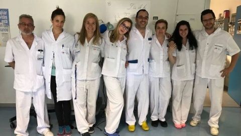 Profesionales de la UCI de Valdemoro posan el 27 de febrero. | Foto: Hospital Infanta Elena.