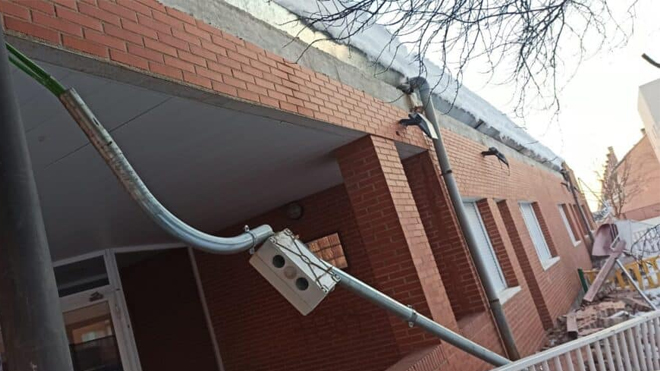 Tejado del CEIO Eloy Saavedra desprendido tras la nevada de enero.