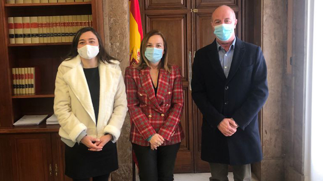 Raquel Jimeno, Pedro Jiménez y Elena Bernardo durante la reunión de hoy en Madrid.
