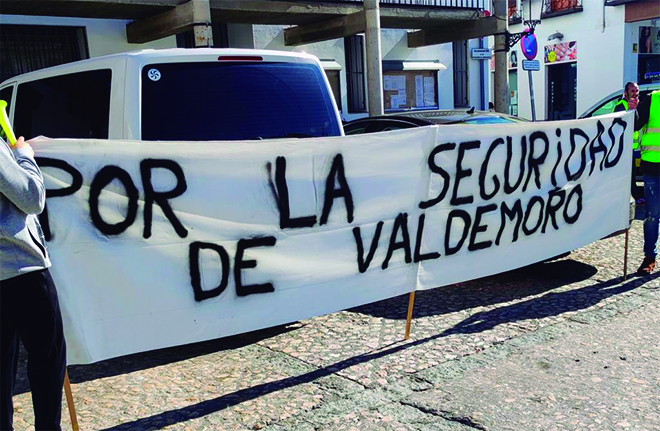 Concentración de la Policía Local de Valdemoro frente al Ayuntamiento.
