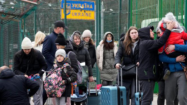 Ciudadanos ucranianos se dirigen a Polonia, huyendo de los bombardeos rusos | Czarek Sokolowski