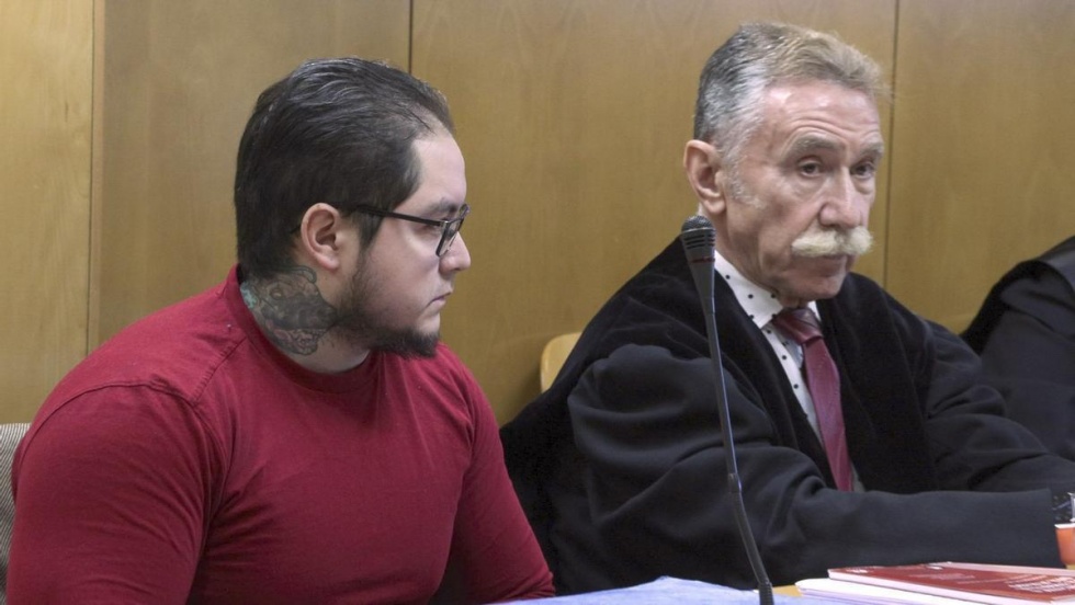 El tatuador de Valdemoro junto a su abogado | Img:  Juan Yagüe (EFE)