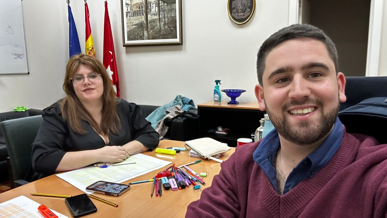 El concejal de Hacienda, Javier de Agejas, y la segunda teniente de alcalde, Raquel Cadenas, trabajando en la elaboración del proyecto de presupuestos municipales | Javier Agejas