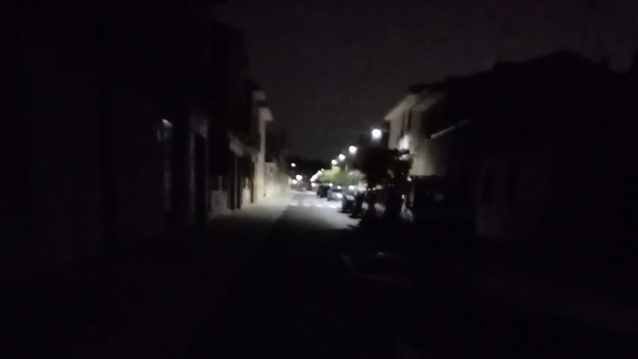 La oscuridad en las calles afectadas | Fotografía de José Luis Sánchez Carbonero