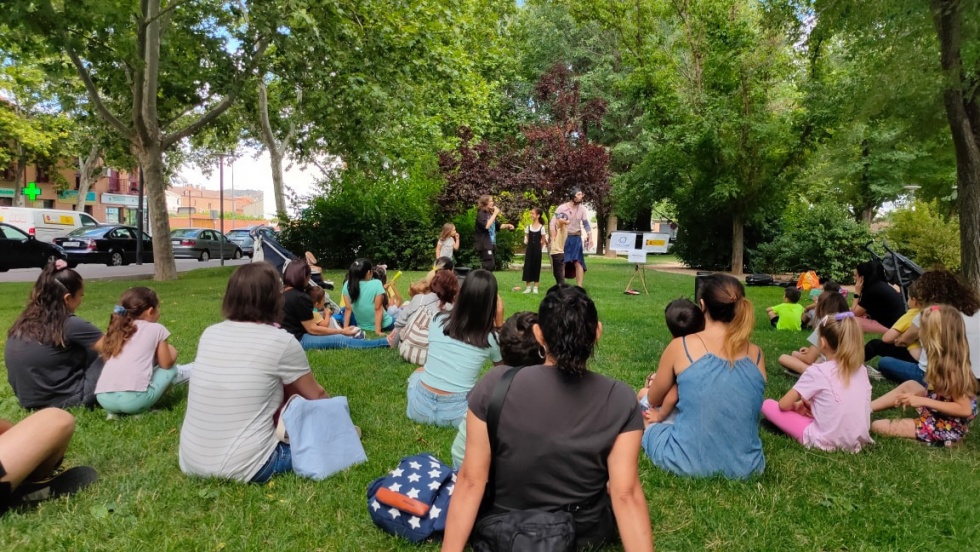 Cuentacuentos participativo en el parque V Centenario.