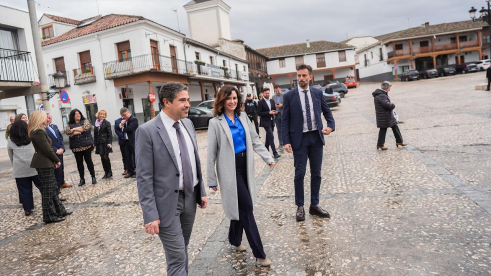 Ayuso en su visita a Valdemoro.