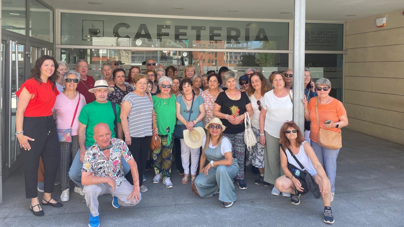 Un grupo de mayores de Ciempozuelos en su visita a Arganda del Rey el pasado mes de junio.