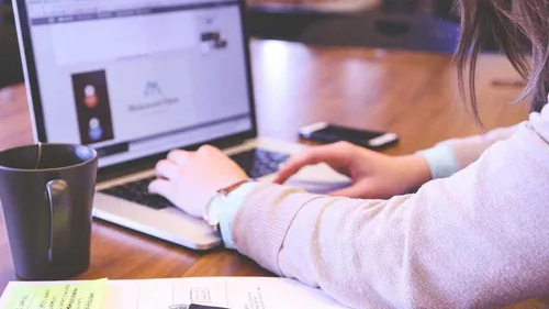 Curso gratuito en Pinto para mujeres sobre el uso de inteligencia artificial para encontrar trabajo