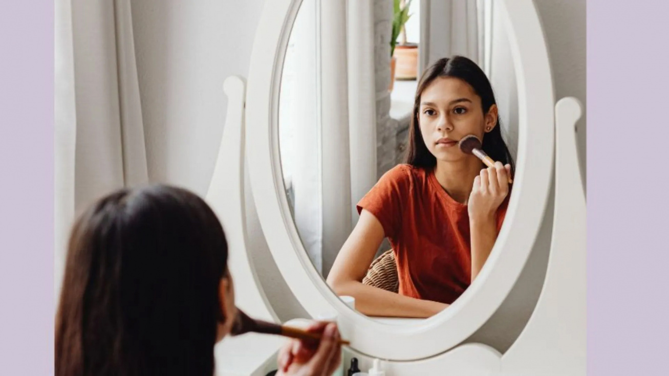 Cancelado el taller de Pinto por el 8M que enseñaba a mujeres a maquillarse para acudir a una entrevista de trabajo