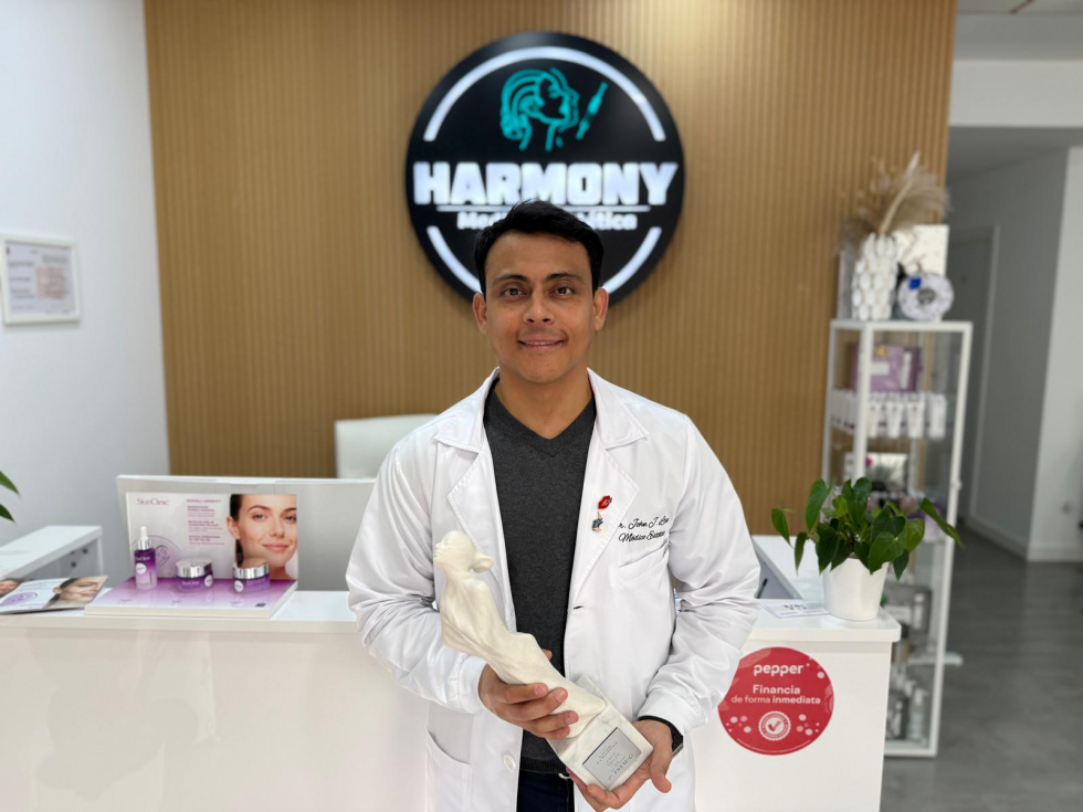 Un doctor de medicina estética de Pinto recibe el premio al mejor diseño de labios en España