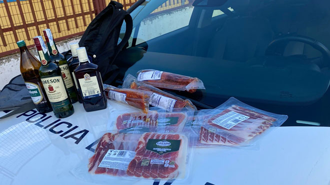 Algunos de los productos sustraídos por los dos presuntos ladrones. | Foto: Policía de Valdemoro.