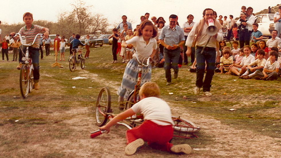 Carrera ciclista, actividad programada con motivo de la celebración del día de San Marcos. - Año: 1984 - Autor: Edelmiro A. Galván Villamandos.