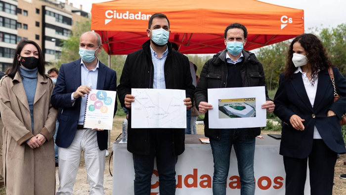 Elmundo Val y el alcalde de Valdemoro, Sergio Parra, reclaman la construcción del colegio especial en Valdemoro.