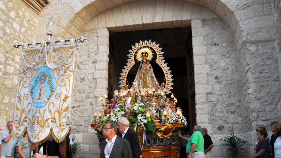 Procesión de la Virgen del Rosario en Valdemoro.
