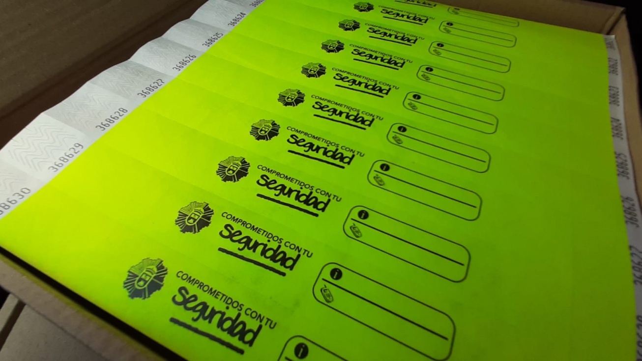 Pulseras que se entregarán a lo largo de la semana para que los más pequeños las lleven durante las fiestas patronales.