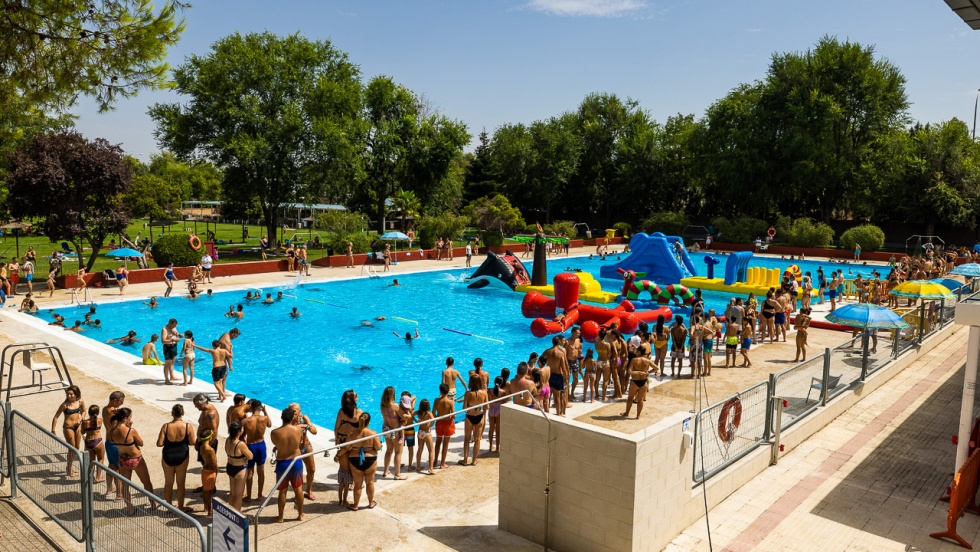 Fiesta en la piscina de Pinto, el pasado verano.