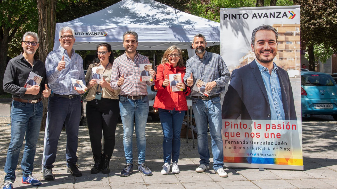 Mesa informativa de Pinto Avanza.